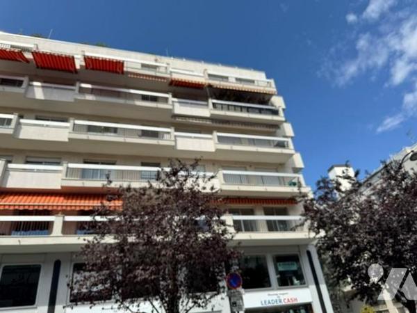 NEUILLY SUR SEINE - PONT NEUILLY - RUE YBRY - 4 PIECES. 80 m². 