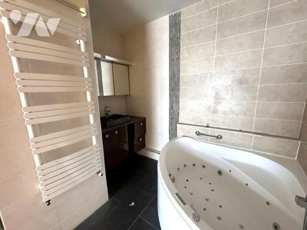 NEUILLY SUR SEINE - PONT NEUILLY - RUE YBRY - 4 PIECES. 80 m². 