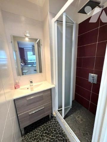 NEUILLY SUR SEINE - PONT NEUILLY - RUE YBRY - 4 PIECES. 80 m². 