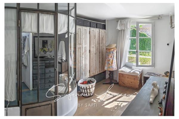Une maison en pierre pleine de charme… avec un jardin que l’on n’attend pas