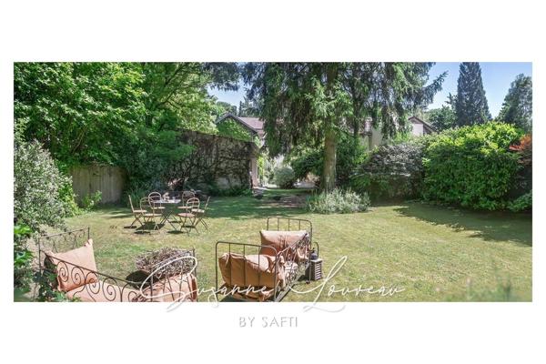 Une maison en pierre pleine de charme… avec un jardin que l’on n’attend pas