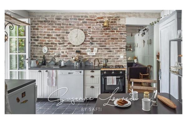 Une maison en pierre pleine de charme… avec un jardin que l’on n’attend pas