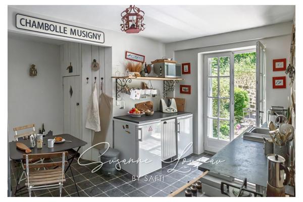 Une maison en pierre pleine de charme… avec un jardin que l’on n’attend pas
