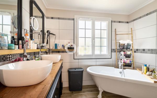 Maison à vendre    4 pièces • 166,78 m2 Isle