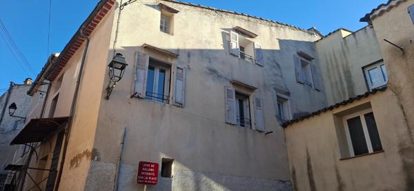 A saisir maison de village en centre ville. Idéal pour primo accédant(s)