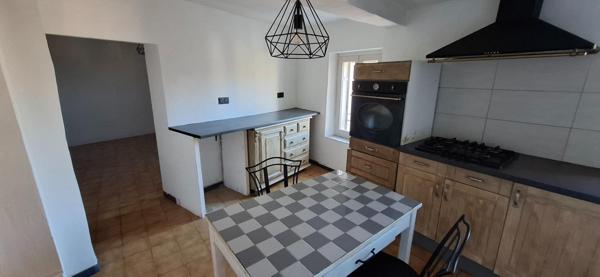 A saisir maison de village en centre ville. Idéal pour primo accédant(s)