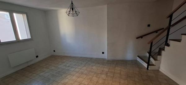 A saisir maison de village en centre ville. Idéal pour primo accédant(s)