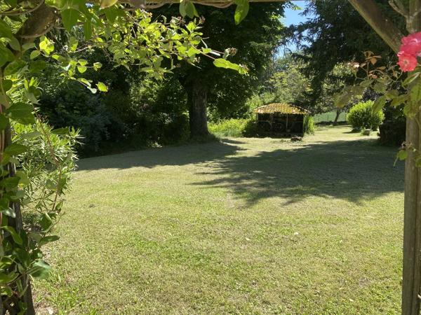 Maison de 3 chambres avec grand jardin et piscine