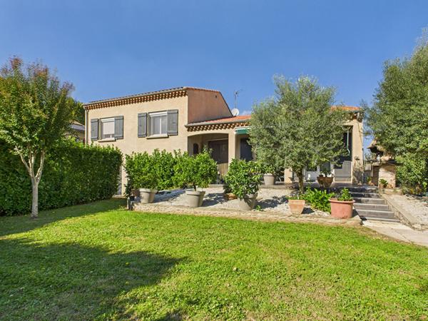 Maison 6 pièces - Terrain -1 430 m² - Piscine - Saint-Jean-de-Muzols