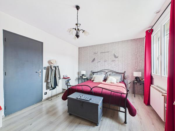 Maison 6 pièces - Terrain -1 430 m² - Piscine - Saint-Jean-de-Muzols