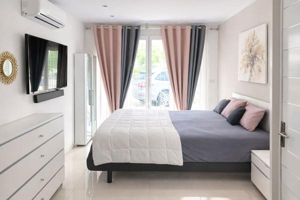 Maison plain-pied entièrement rénovée ? Piscine ? Bureau indépendant ? Sans vis-à-vis