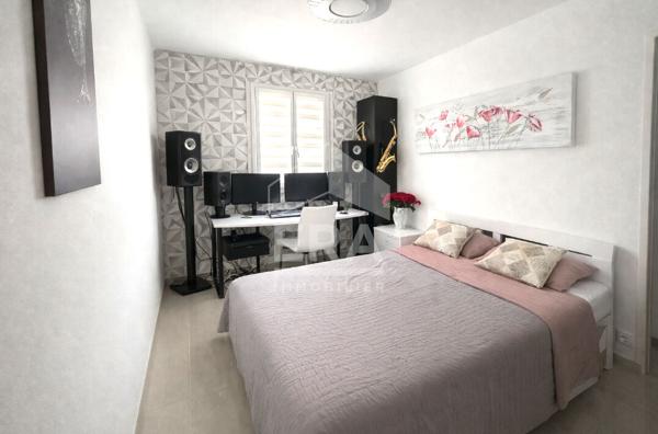 Maison plain-pied entièrement rénovée ? Piscine ? Bureau indépendant ? Sans vis-à-vis