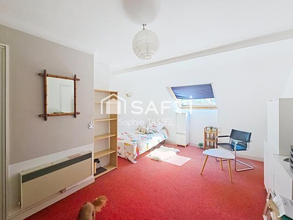 DANS QUARTIER TRÈS PRISÉ DE LA BAULE, MAISON SUR TROIS ÉTAGES AVEC 6 CHAMBRES, UN GRAND SOUS-SOL AVEC GARAGE ET CAVE