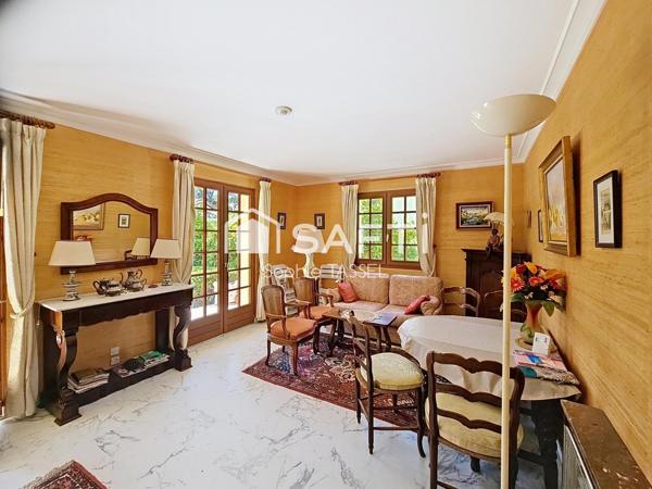 DANS QUARTIER TRÈS PRISÉ DE LA BAULE, MAISON SUR TROIS ÉTAGES AVEC 6 CHAMBRES, UN GRAND SOUS-SOL AVEC GARAGE ET CAVE