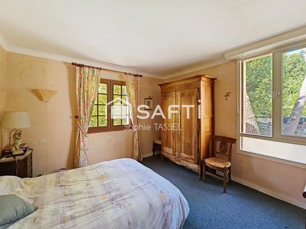 DANS QUARTIER TRÈS PRISÉ DE LA BAULE, MAISON SUR TROIS ÉTAGES AVEC 6 CHAMBRES, UN GRAND SOUS-SOL AVEC GARAGE ET CAVE