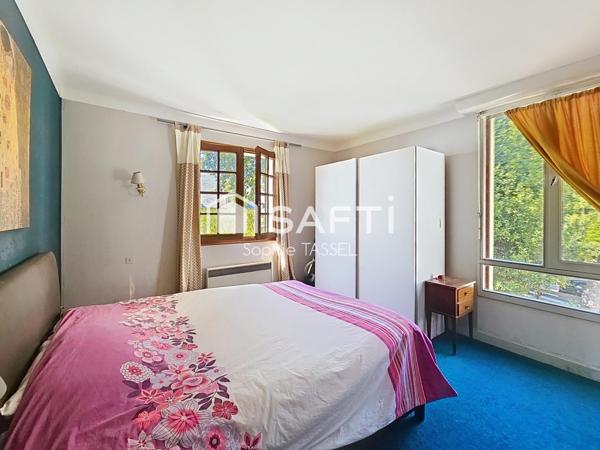 DANS QUARTIER TRÈS PRISÉ DE LA BAULE, MAISON SUR TROIS ÉTAGES AVEC 6 CHAMBRES, UN GRAND SOUS-SOL AVEC GARAGE ET CAVE