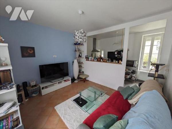 EXCLUSIVITE - SAINT-FULGENT - Idéalement situé dans le bourg de Saint-Fulgent, découvrez le cha...