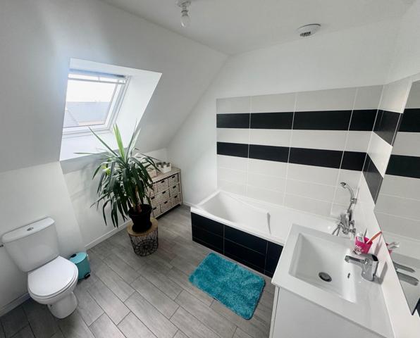 Maison à DOL-DE-BRETAGNE, 35120 - 5 pièces 88m²