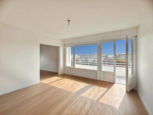 ANGERS – Bel appartement T4 rénové et lumineux de 75 m2 avec loggia, balcon, cave, parking.