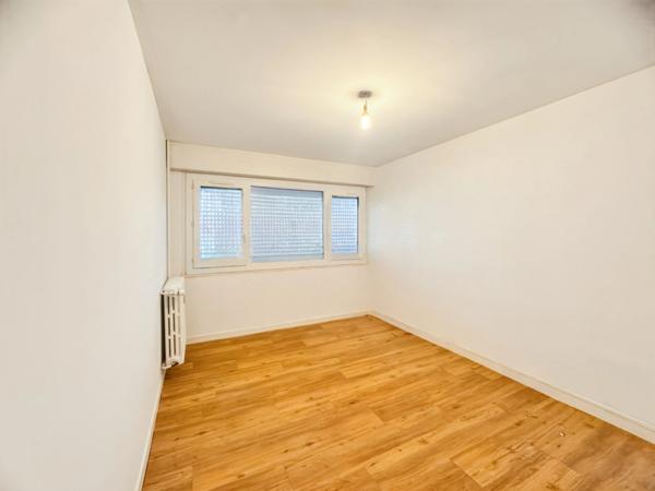 ANGERS – Bel appartement T4 rénové et lumineux de 75 m2 avec loggia, balcon, cave, parking.