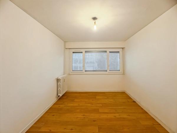 ANGERS – Bel appartement T4 rénové et lumineux de 75 m2 avec loggia, balcon, cave, parking.