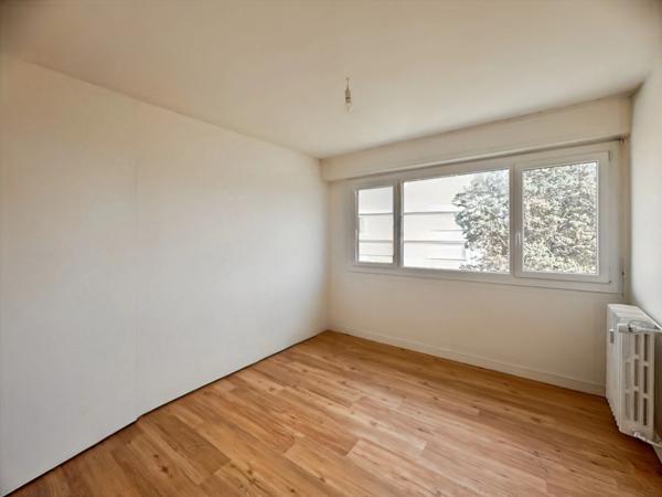 ANGERS – Bel appartement T4 rénové et lumineux de 75 m2 avec loggia, balcon, cave, parking.