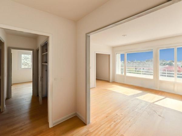 ANGERS – Bel appartement T4 rénové et lumineux de 75 m2 avec loggia, balcon, cave, parking.