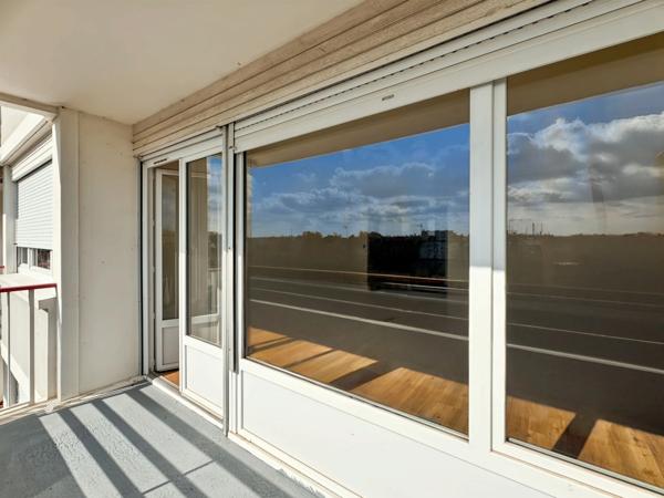 ANGERS – Bel appartement T4 rénové et lumineux de 75 m2 avec loggia, balcon, cave, parking.