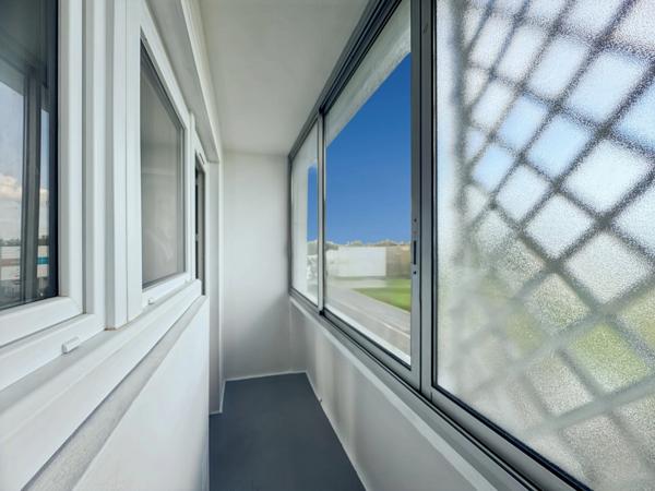 ANGERS – Bel appartement T4 rénové et lumineux de 75 m2 avec loggia, balcon, cave, parking.