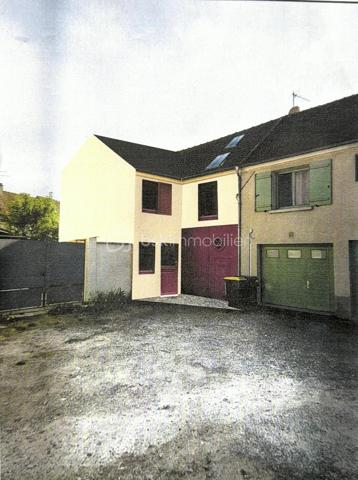 Située dans un environnement calme et recherché, à seulement quelques minutes de La Ferté-sous-Jouarre et de sa gare (train direct Paris en 45 minutes), cette grange pleine de charme offre un formidable potentiel d’aménagement. Un projet de transformation en appartement avec garage ou atelier est tout à fait envisageable, laissant libre cours à vos idées et à vos besoins.

Avec ses beaux volumes et sa structure solide, ce bâtiment est idéal pour :
	•	Un investisseur souhaitant créer un bien locatif attractif,
	•	Un artisan en quête d’un espace combinant habitation et atelier,
	•	Une personne bricoleuse voulant donner vie à un projet sur mesure.

Vous serez à 15 minutes de tous commerces et services essentiels, tout en profitant du calme de la campagne environnante.

Atouts majeurs : Très beau potentiel d’aménagement. Secteur privilégié proche de La Ferté-sous-Jouarre. Accès direct Paris en 45 min. Possibilité appartement + garage/atelier. Opportunité rare sur le marché
PERMIS DE CONSTRUIRE et TAXES déja validées/ payées !

Une belle occasion de créer un lieu unique selon vos envies. À visiter sans tarder !