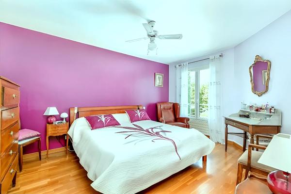 Villa d'exeption , Golf de Seilh, sur terrain arboré, piscine.