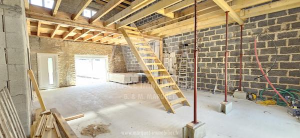 BATIMENT ANCIEN EN COURS DE RENOVATION - RUELLE SUR TOUVRE