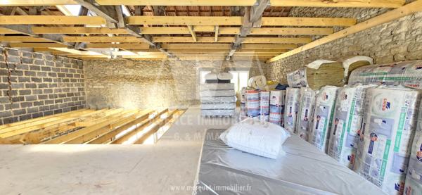 BATIMENT ANCIEN EN COURS DE RENOVATION - RUELLE SUR TOUVRE