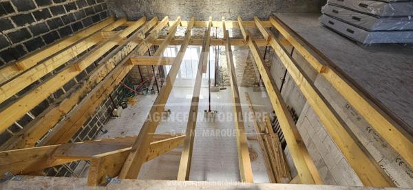 BATIMENT ANCIEN EN COURS DE RENOVATION - RUELLE SUR TOUVRE