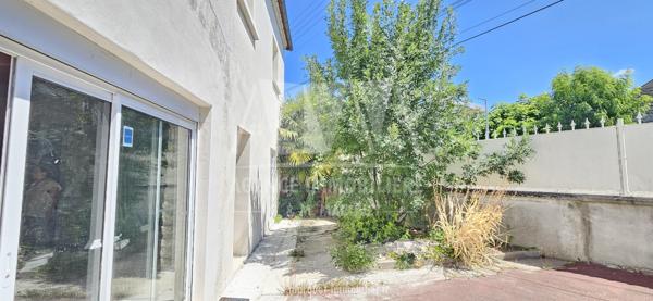 BATIMENT ANCIEN EN COURS DE RENOVATION - RUELLE SUR TOUVRE