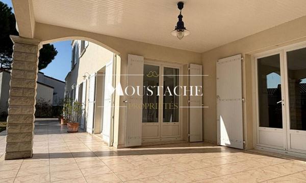 SPACIEUSE VILLA FAMILIALE - PROCHE PLAGE & COMMERCES -