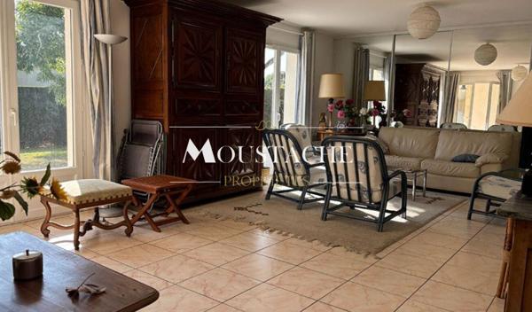 SPACIEUSE VILLA FAMILIALE - PROCHE PLAGE & COMMERCES -