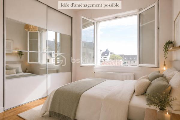 DINAN CENTRE-VILLE – Et si votre prochain loyer devenait votre premier investissement ? 

Vous envisagez de devenir propriétaire à Dinan ?
Valérie Caplot vous propose en exclusivité cet appartement T4 traversant de 78,86 m² (surface loi Carrez), une belle opportunité pour franchir le cap du premier achat et créer un logement à votre image.

Situé au 1er étage d'une copropriété de 40 logements, il bénéficie d'une agréable luminosité grâce à sa double exposition Est/Ouest et offre de nombreuses possibilités d'aménagement pour s'adapter à vos projets de vie.

Vous y trouverez : 
Un séjour-salon d'environ 28 m² pour partager de bons moments en famille ou entre amis 
Une cuisine indépendante avec loggia 
Deux chambres avec rangements 
Une pièce supplémentaire pouvant devenir bureau, chambre d'enfant, dressing ou buanderie selon vos besoins 
Une salle de bain 
Un WC indépendant suspendu 
Une cave privative d'environ 15 m² 

Au quotidien, vous apprécierez la possibilité de tout faire à pied : commerces, écoles, services et centre-ville sont accessibles en quelques minutes. 

Un bien qui permet d'entrer dans la propriété avec une surface confortable tout en conservant un potentiel de personnalisation selon vos goûts et votre budget. 

📞 Pour découvrir ce bien et concrétiser votre projet immobilier : 
Valérie Caplot
Votre Alliée Locale en Immobilier
07 69 46 86 47