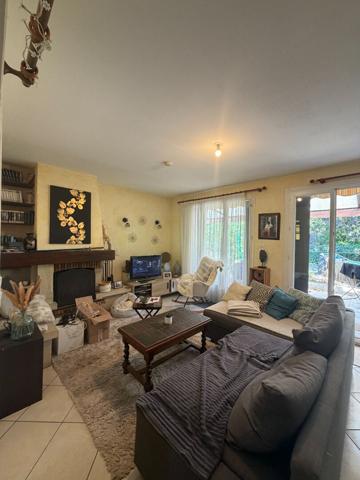 Maison de plain-pied avec 3 chambres, garage et jardin