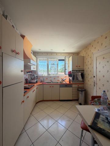 Maison de plain-pied avec 3 chambres, garage et jardin