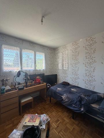 Maison de plain-pied avec 3 chambres, garage et jardin