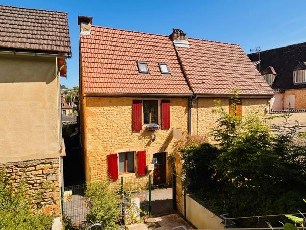 Maison en pierre avec 3 chambres en suite et terrasse, à 2 minutes du centre historique de Sarlat