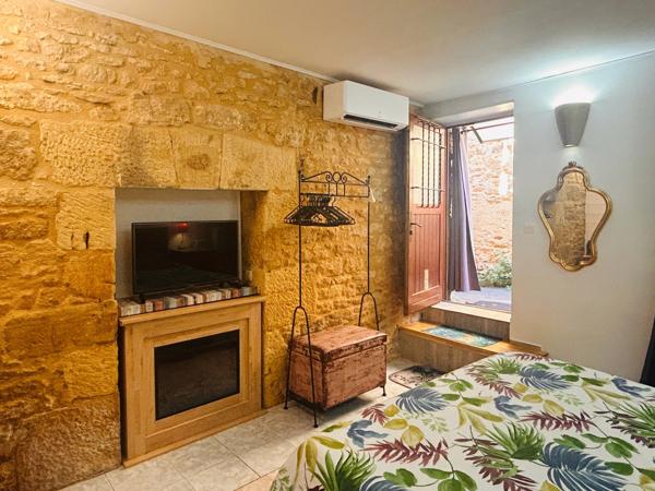 Maison en pierre avec 3 chambres en suite et terrasse, à 2 minutes du centre historique de Sarlat