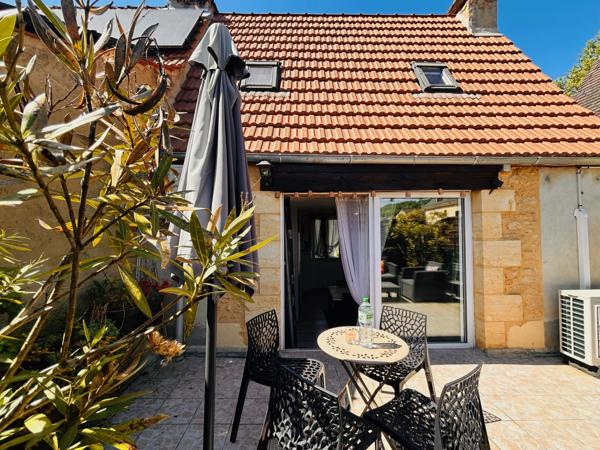 Maison en pierre avec 3 chambres en suite et terrasse, à 2 minutes du centre historique de Sarlat