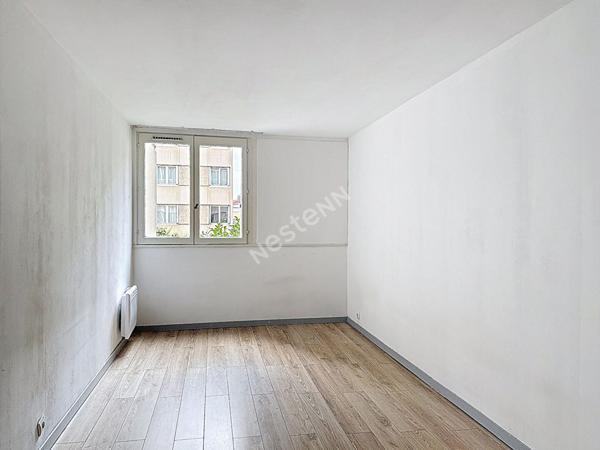 MONTREUIL, QUARTIER FAMILIAL ET COMMERCANT SIGNAC A 10 MIN DU METRO MAIRIE DE MONTREUIL, GRAND 3 PIECES DE 70M² AU CALME SUR COUR.
