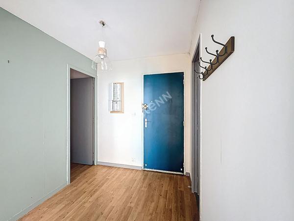 MONTREUIL, QUARTIER FAMILIAL ET COMMERCANT SIGNAC A 10 MIN DU METRO MAIRIE DE MONTREUIL, GRAND 3 PIECES DE 70M² AU CALME SUR COUR.