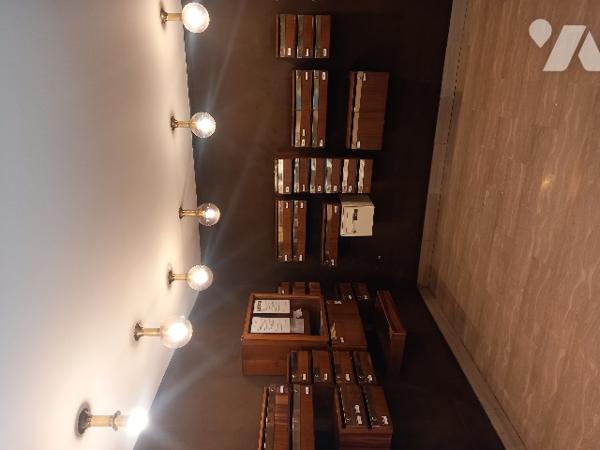 T2 à rénover vendu loué (locataire protégée, loyer de 770 euros dont 80 euros de charges).