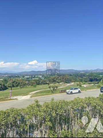 GOLF DE ROQUEBRUNE-SUR-ARGENS – VILLA VUE GOLF DANS RÉSIDENCE SÉCURISÉE AVEC PISCINE