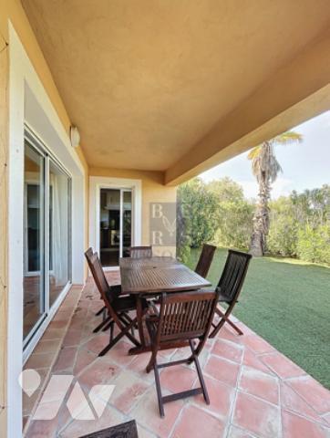 GOLF DE ROQUEBRUNE-SUR-ARGENS – VILLA VUE GOLF DANS RÉSIDENCE SÉCURISÉE AVEC PISCINE