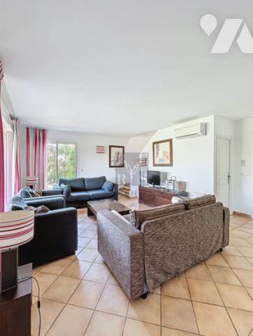 GOLF DE ROQUEBRUNE-SUR-ARGENS – VILLA VUE GOLF DANS RÉSIDENCE SÉCURISÉE AVEC PISCINE
